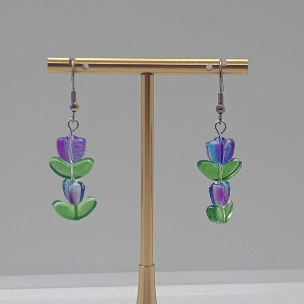 🌷 Glass Tulip Drop Earrings – Purple & Green Floral Dangles